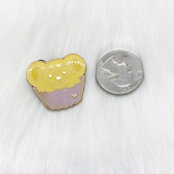 🔮‎ 5/$25 Disney Duffy the Bear Carnival Treats Cupcake Pin - Picture 2 of 3